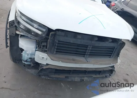 2019 Volvo Xc40 T4 R-Design z USA, uszkodzony, nr VIN YV4AC2HM4K2113680